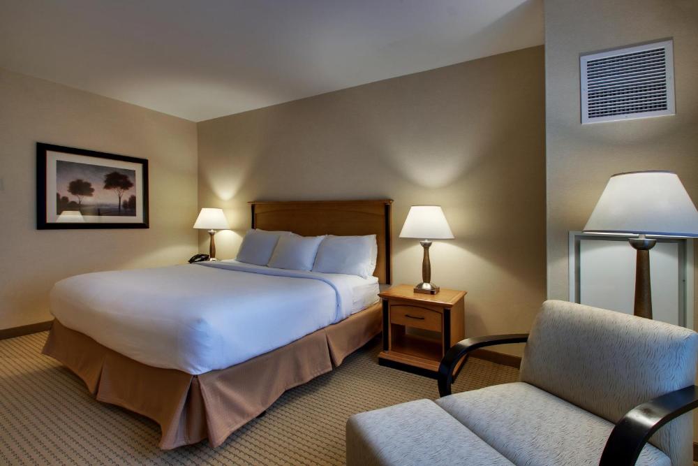 Deluxe King Room interior