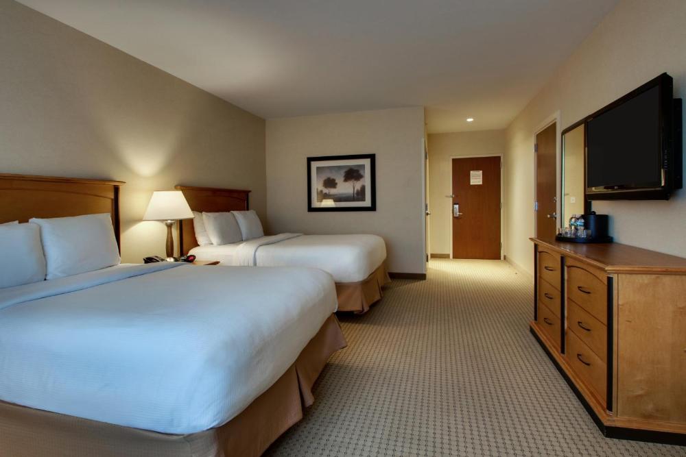 Deluxe Queen Room with Two Queen Beds interior